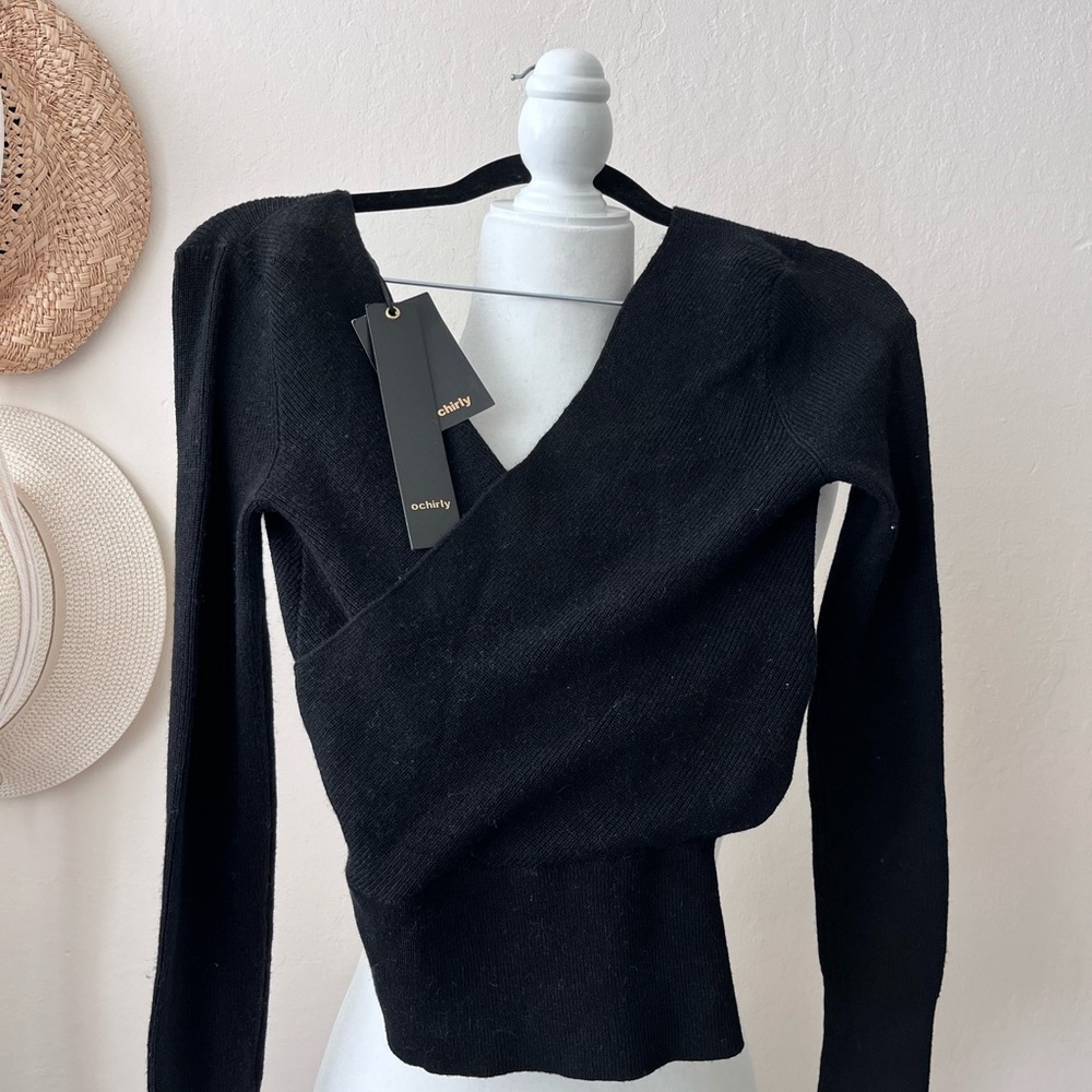 Elegant Chic Black V-Neck Sweater